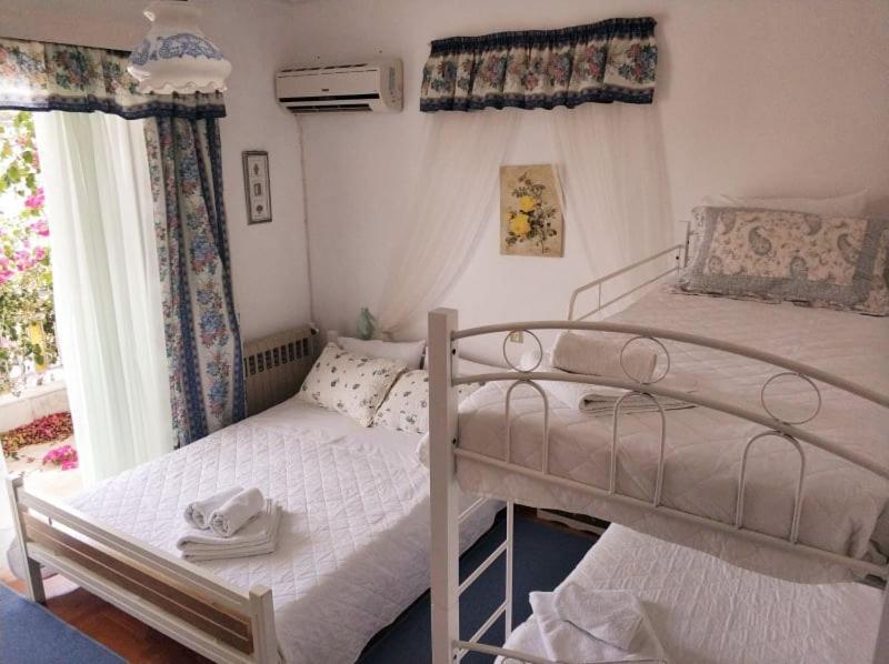 Noble Inn Loutráki Zewnętrze zdjęcie